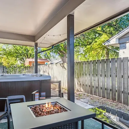 Villa Hottub, Cinema & Games In A Quiet Neighborhood